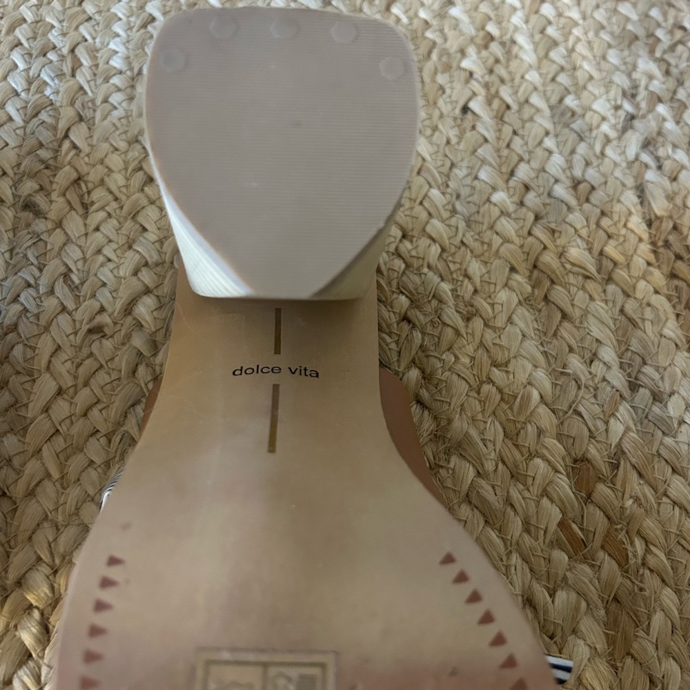 Dolce Vita tie up sandals. Size 8.5. - Picture 6 of 6